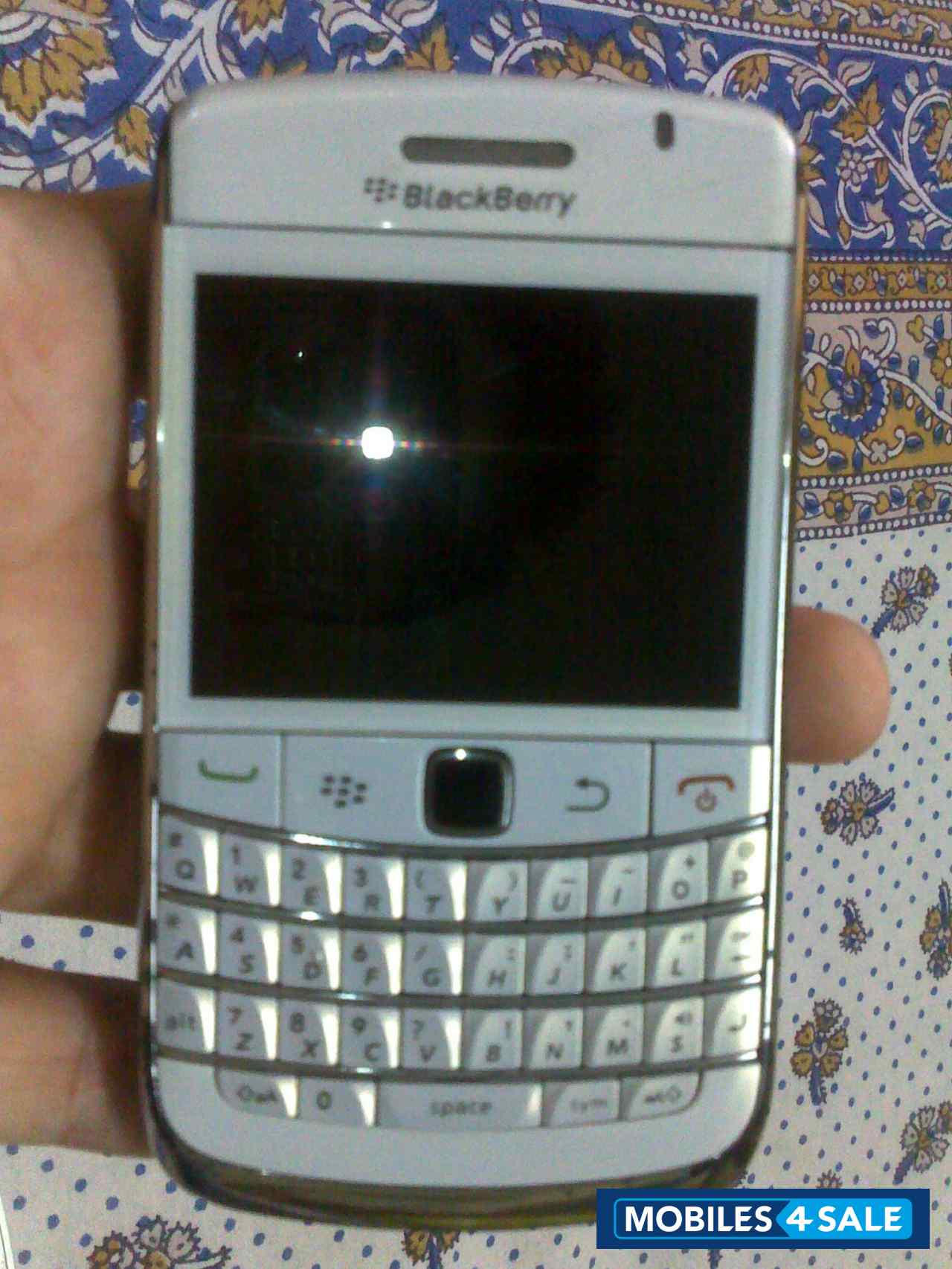 White BlackBerry Bold 9700