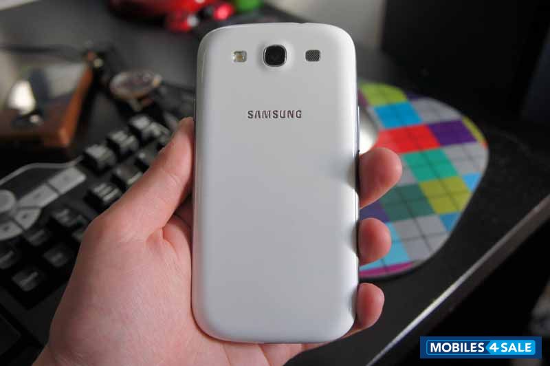 White Samsung Galaxy S3