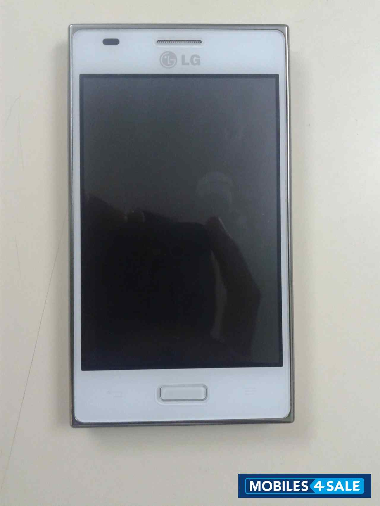 White LG Optimus L5