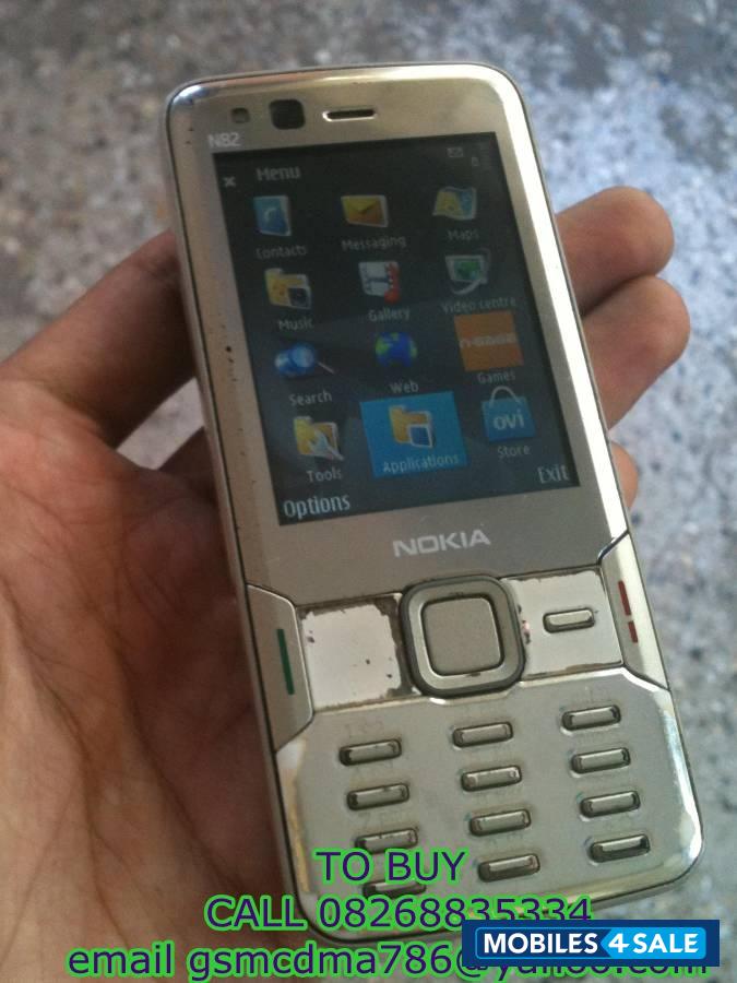 Silver Nokia N82