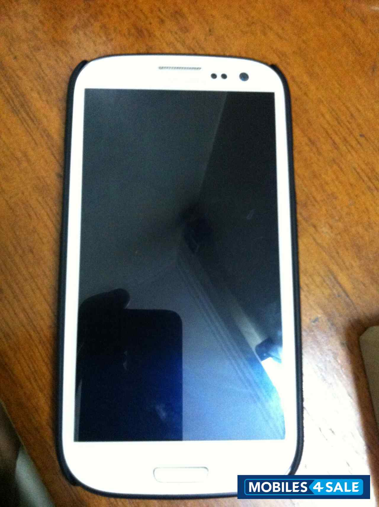 White Samsung Galaxy S3