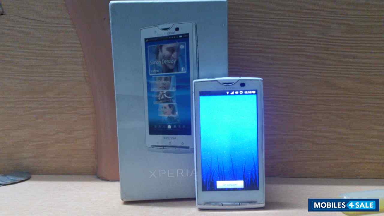 White Sony Ericsson Xperia X10