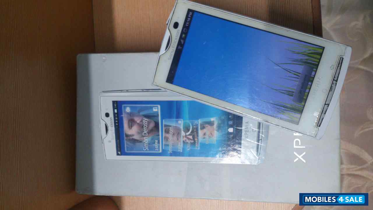 White Sony Ericsson Xperia X10