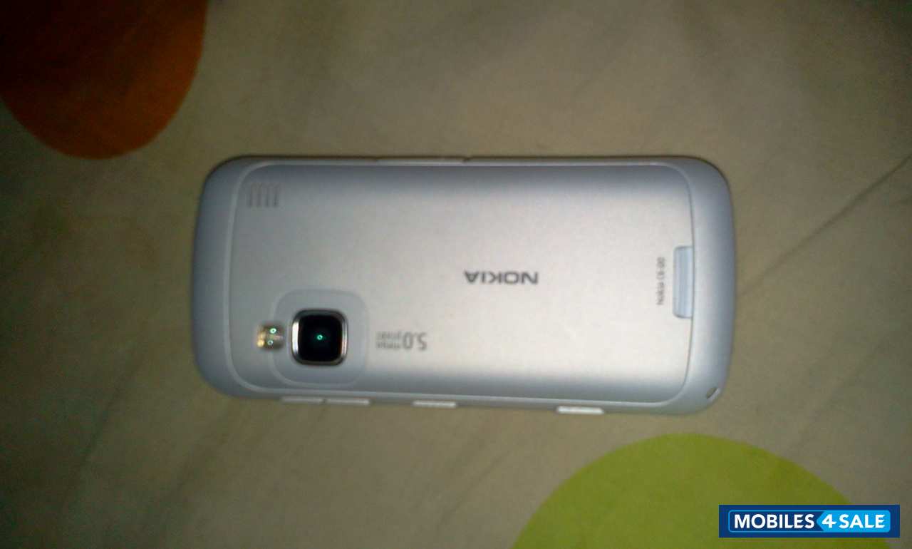 White Nokia C6