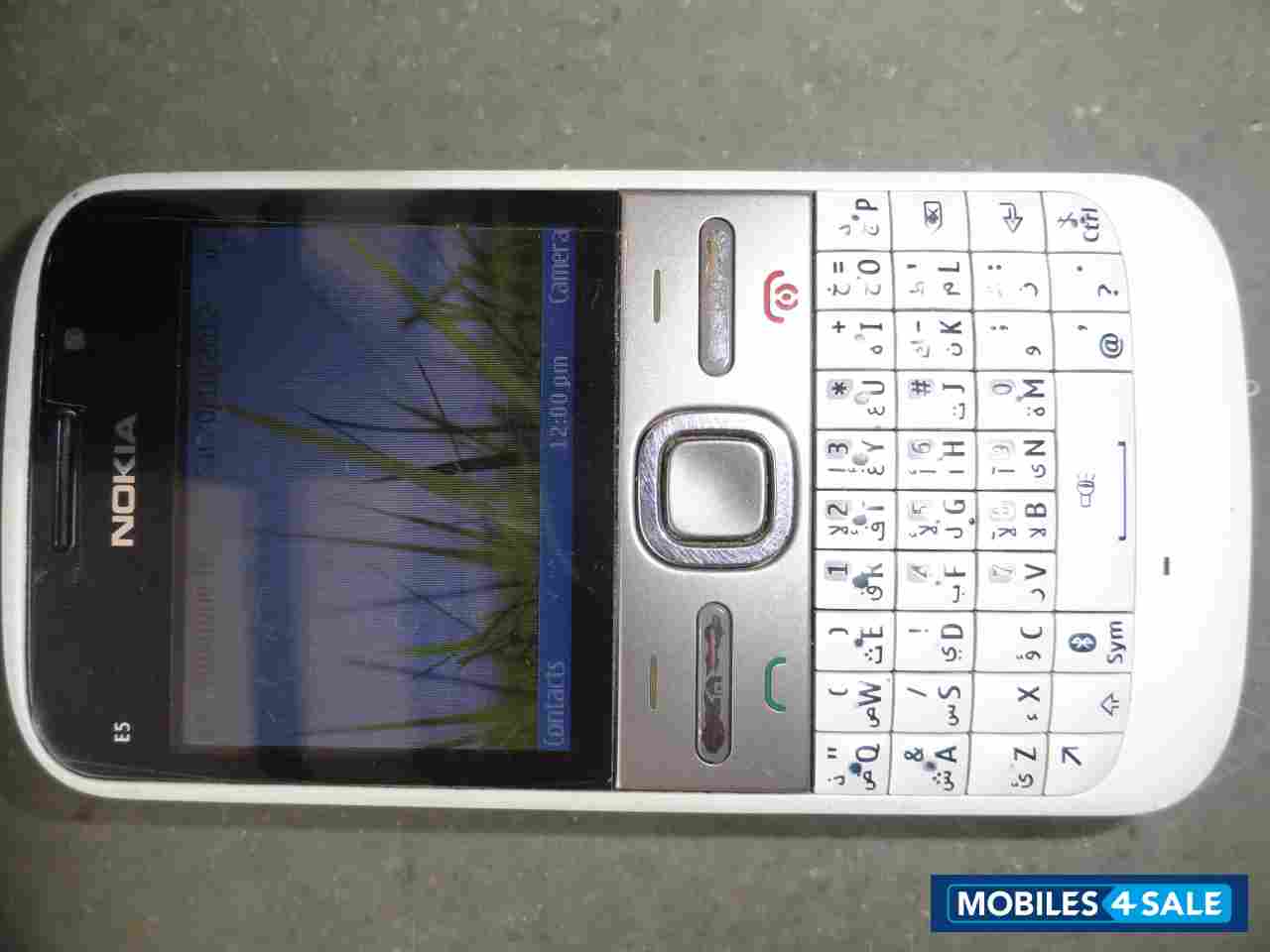 White Nokia E5-00