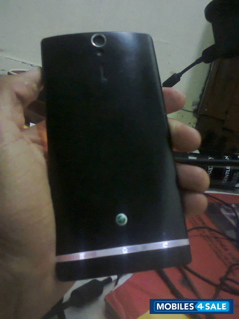 Black Sony Xperia S