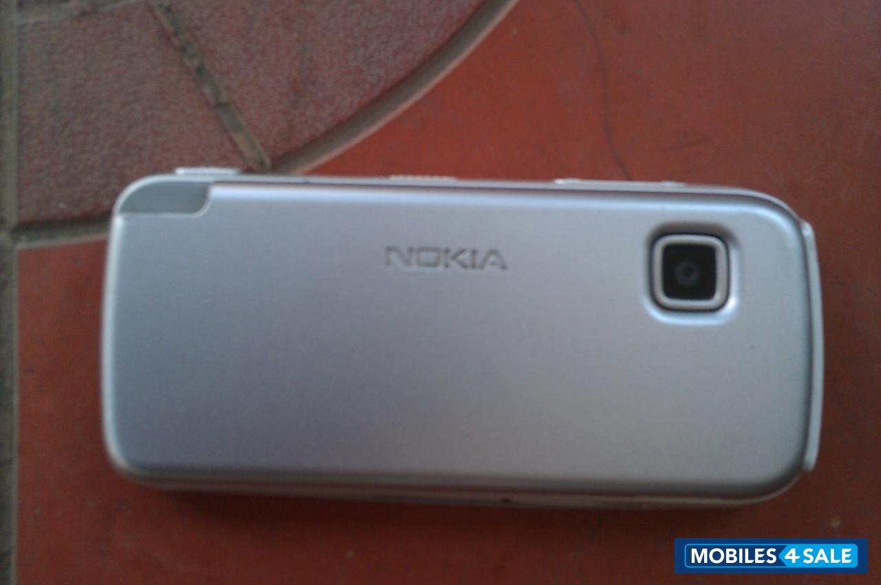 White Nokia 5230