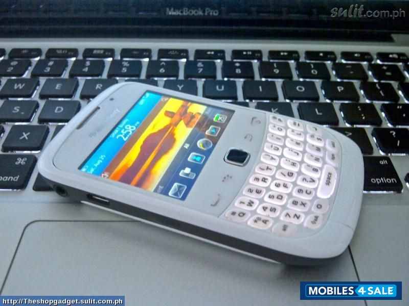 White BlackBerry Curve 9300