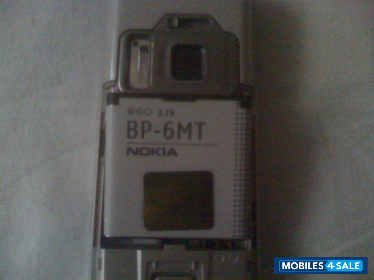 Titanium Silver Nokia N82