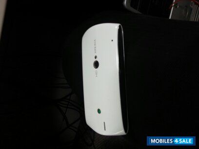 White Sony Xperia neo V