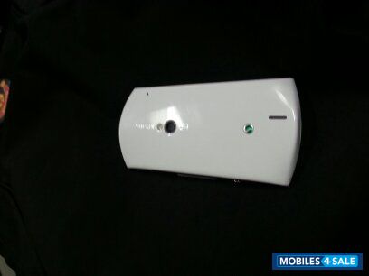 White Sony Xperia neo V