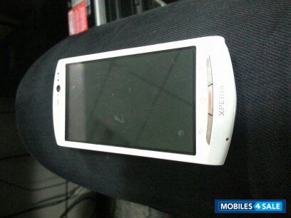 White Sony Xperia neo V