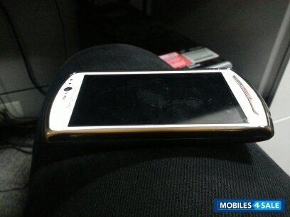 White Sony Xperia neo V