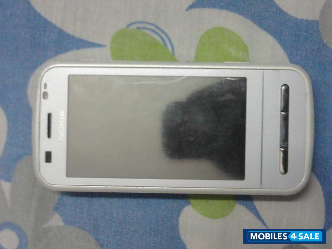 White Nokia C6