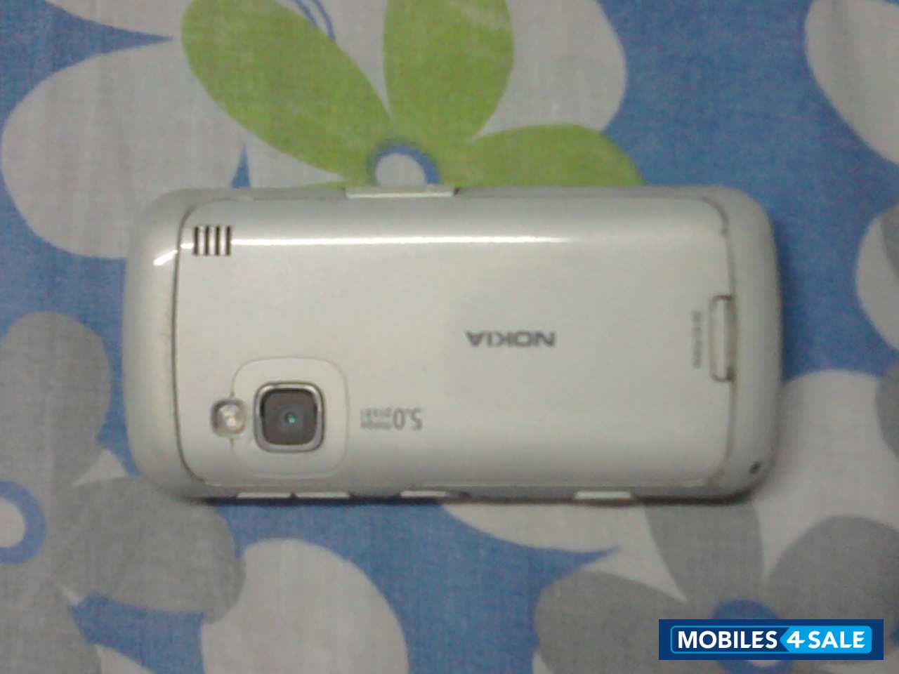 White Nokia C6