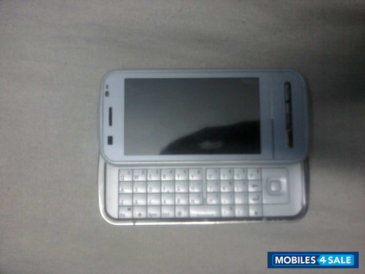 White Nokia C6