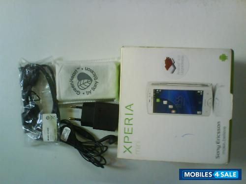 White Sony Ericsson Xperia mini