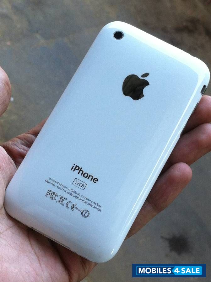 White Apple iPhone 3GS