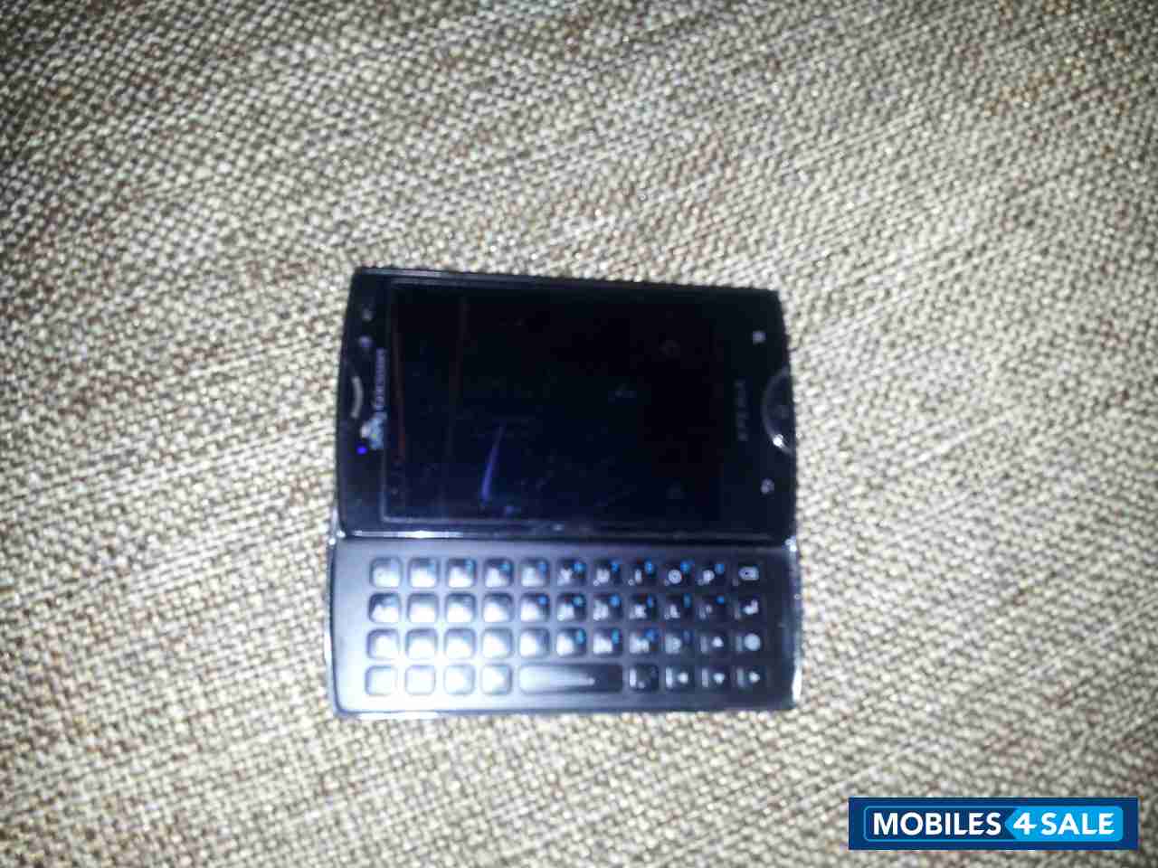 Black Sony Ericsson Xperia mini pro