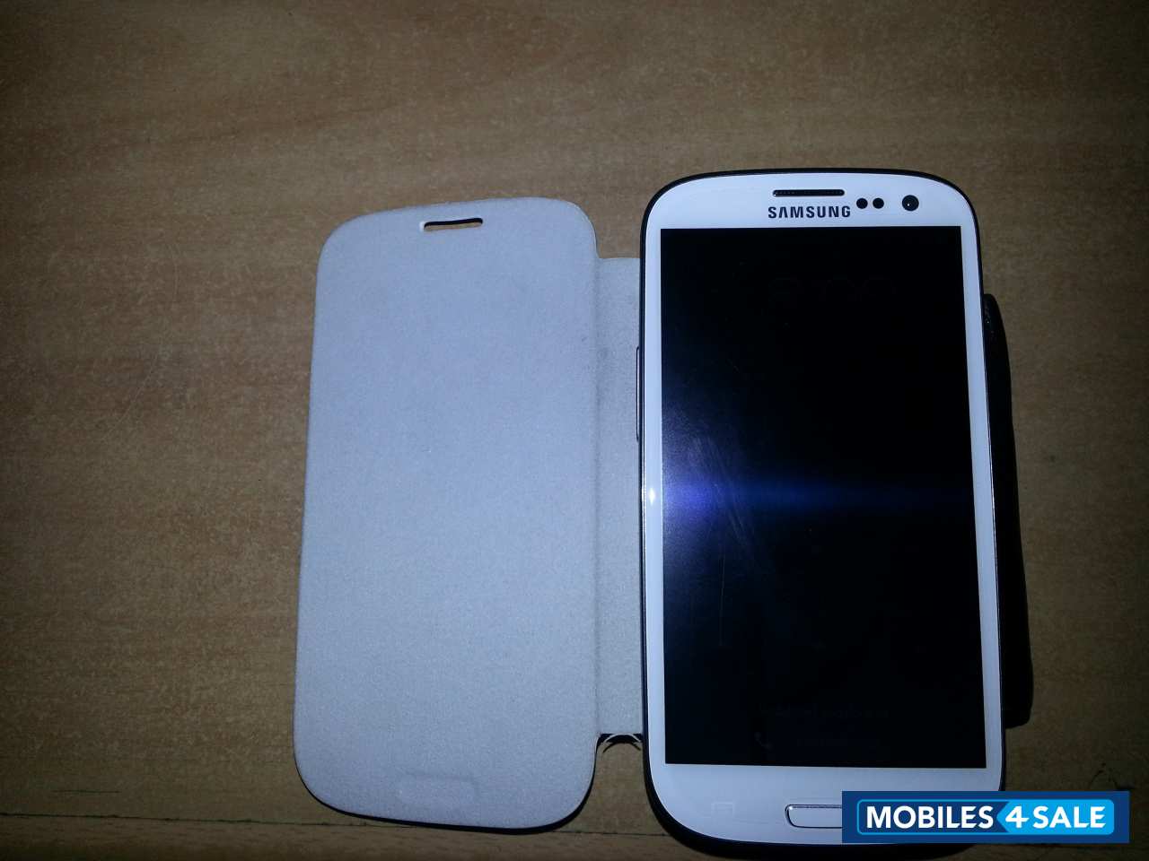 White Samsung S-series S3