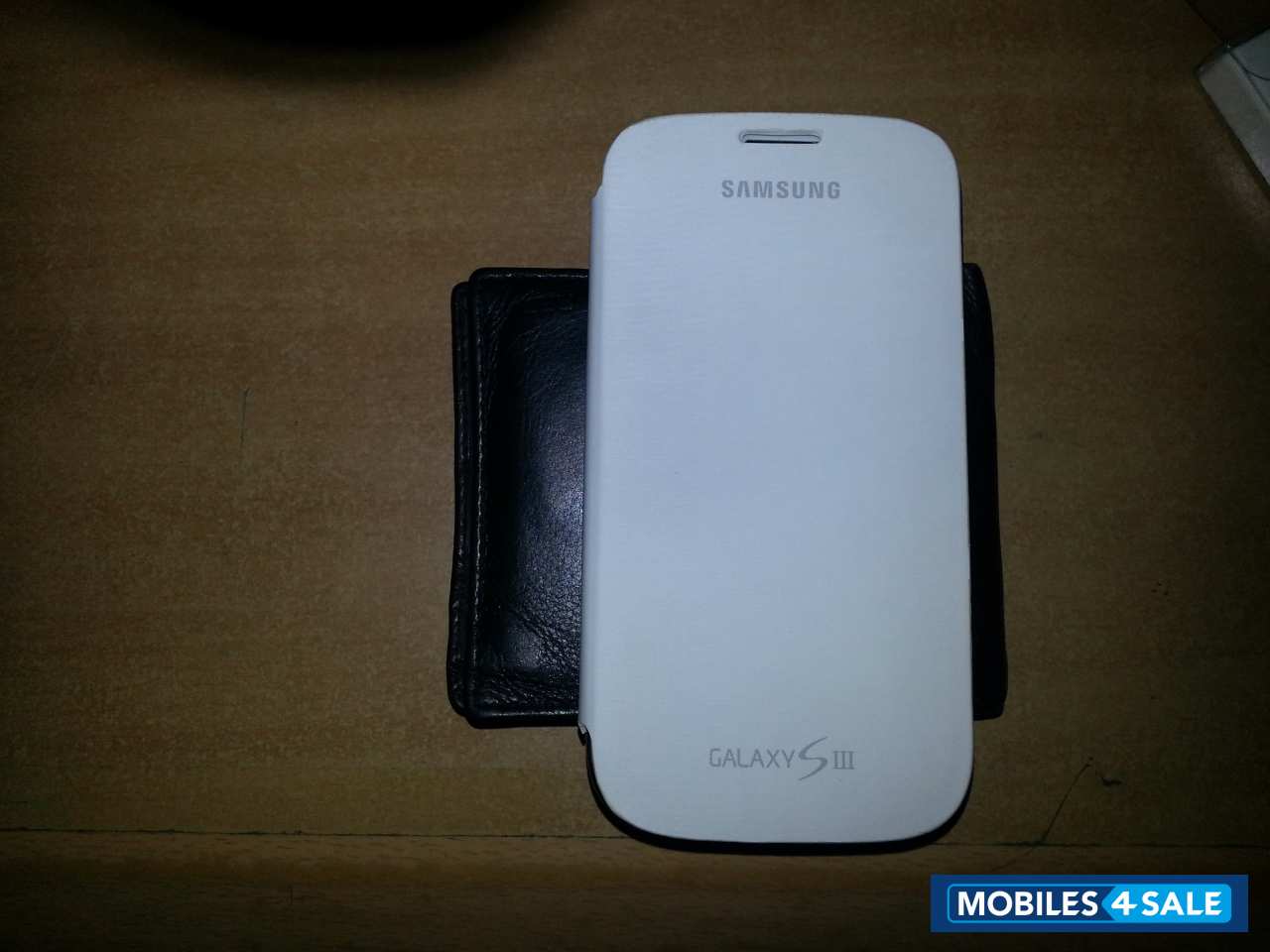 White Samsung S-series S3