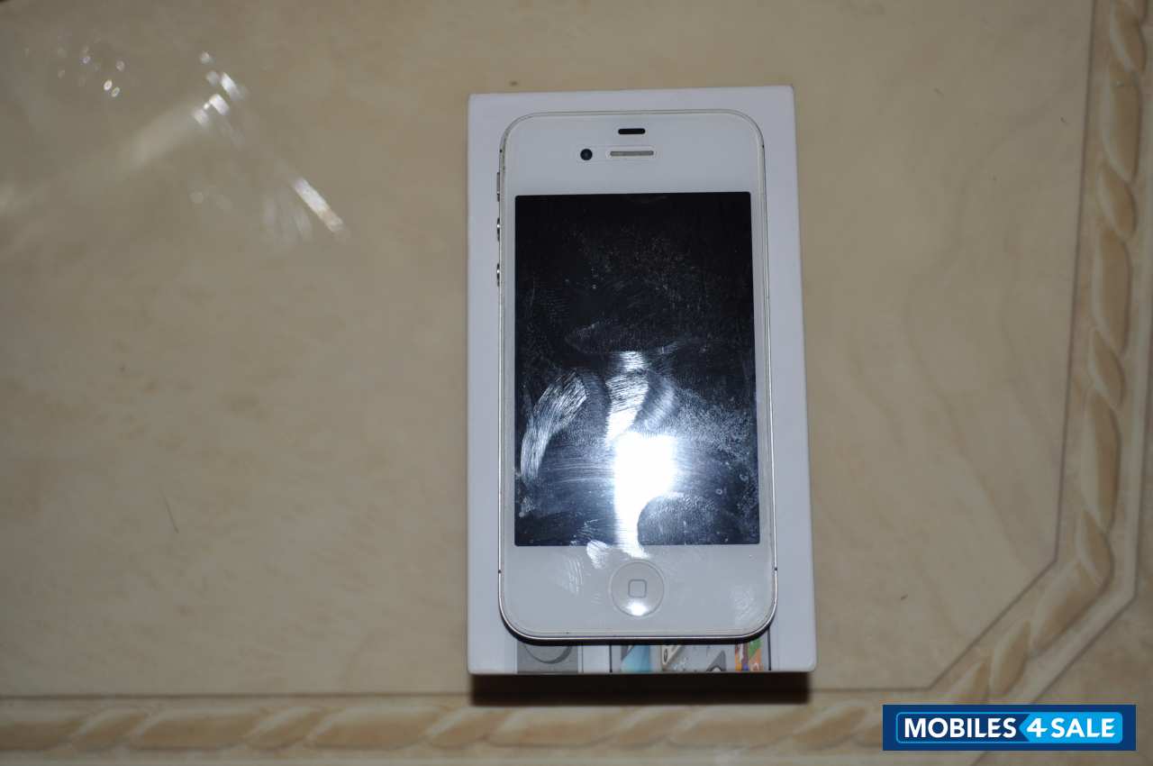 White Apple iPhone 4S