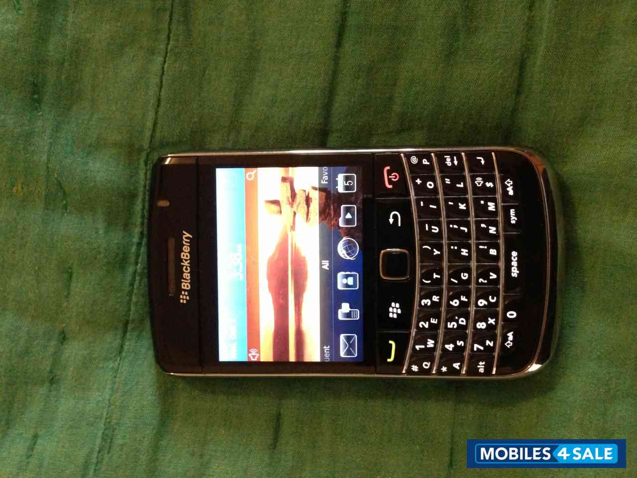 Black BlackBerry Bold 9700