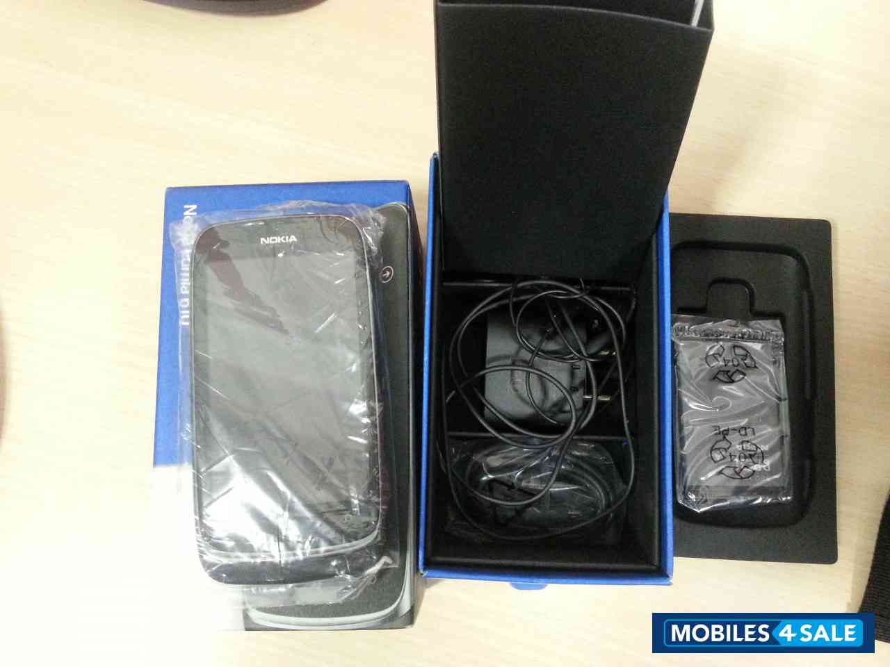 Black Nokia Lumia 610