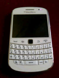 White BlackBerry Bold 9900