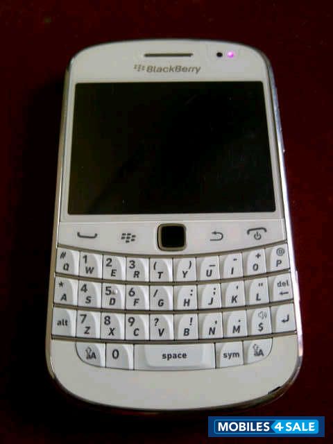 White BlackBerry Bold 9900