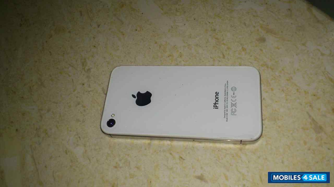 White Apple iPhone 4S