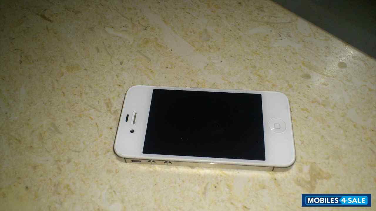 White Apple iPhone 4S