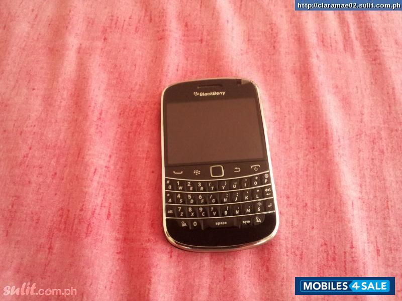 Black BlackBerry Bold 9930