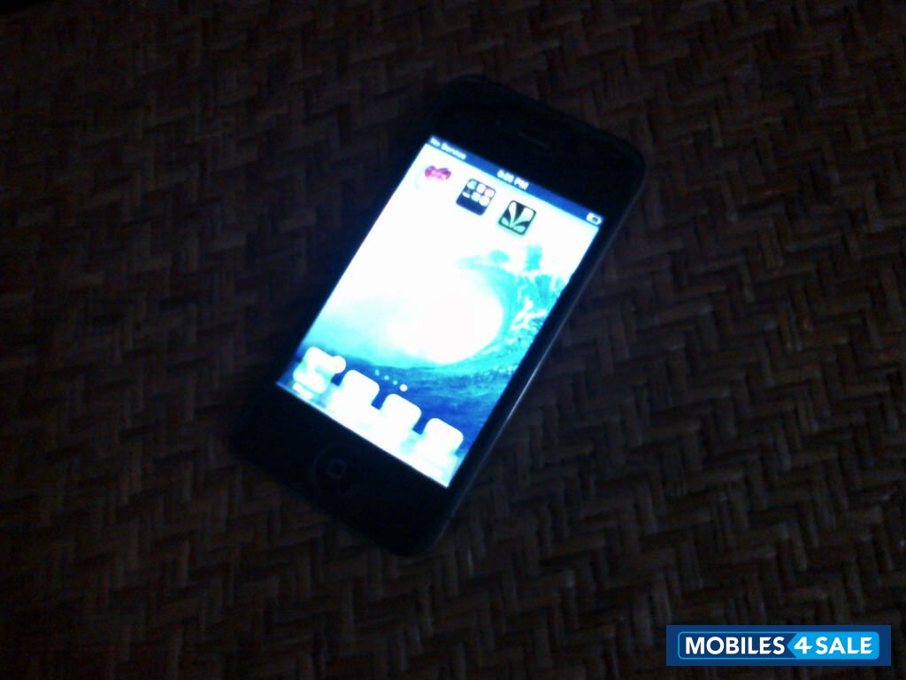 Black Apple iPhone 4