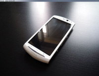 White Sony Ericsson Xperia neo V