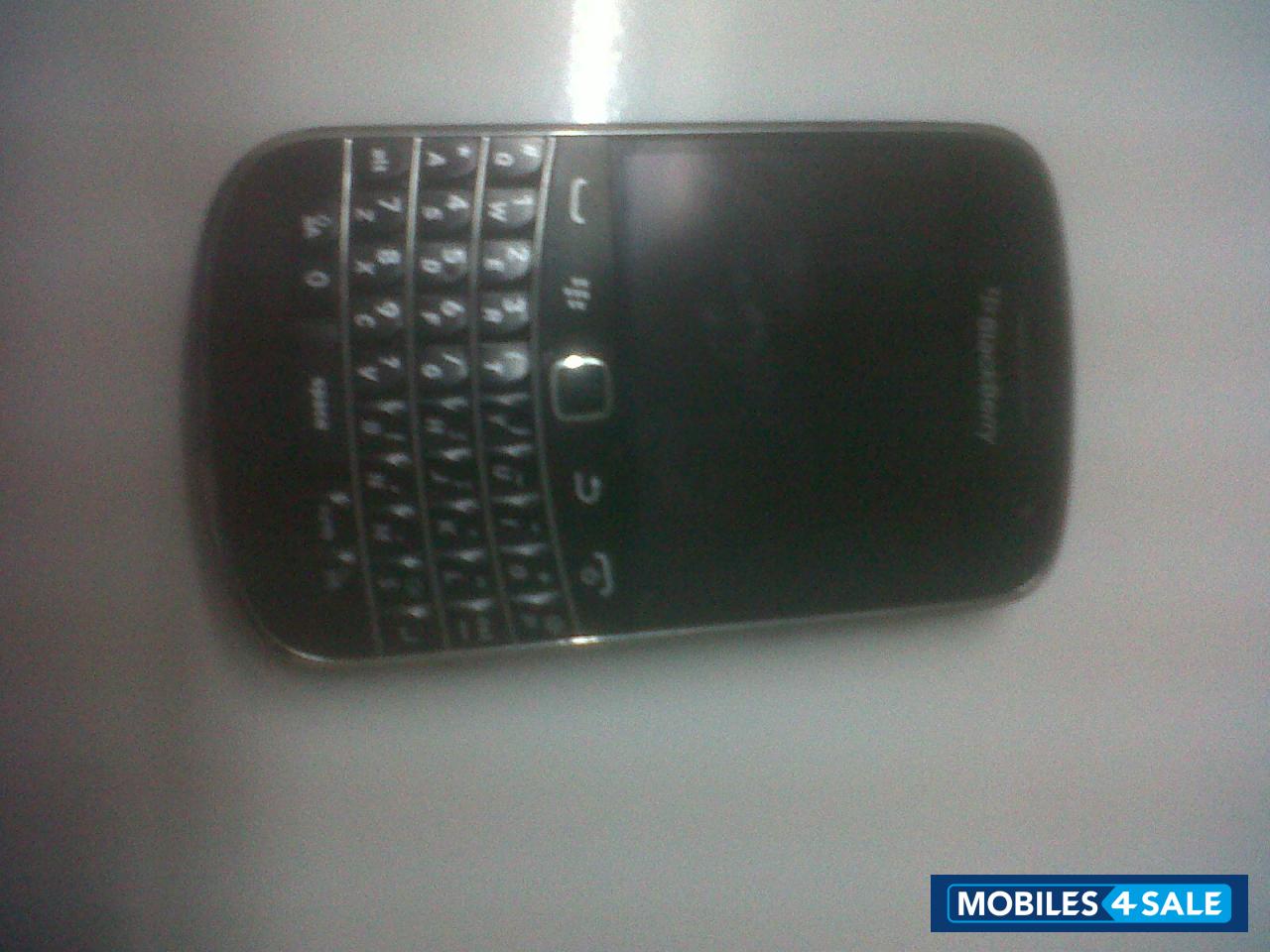 Black BlackBerry Bold 9900