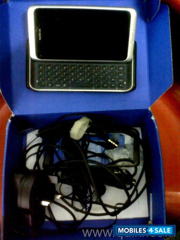 Silver Nokia E7-00