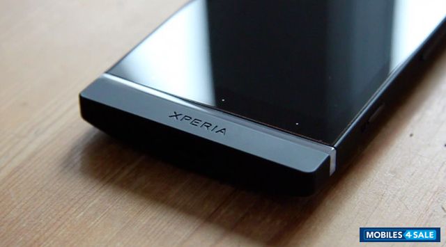 Black Sony Xperia S