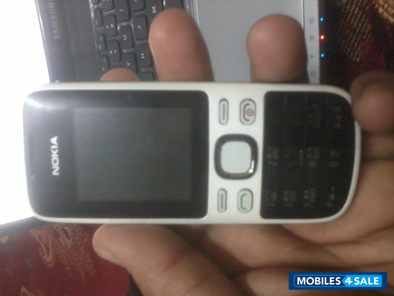 White Nokia 2690