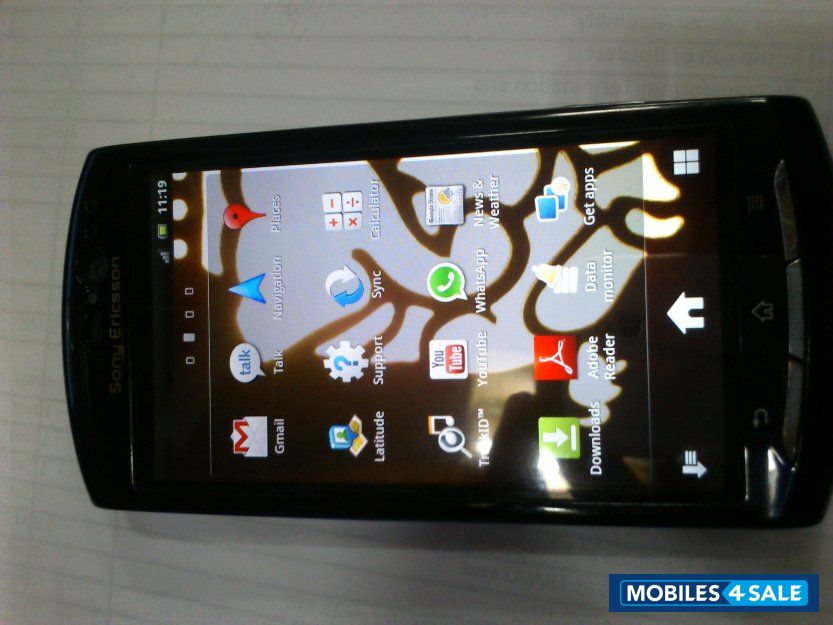 Black Sony Ericsson Xperia neo V