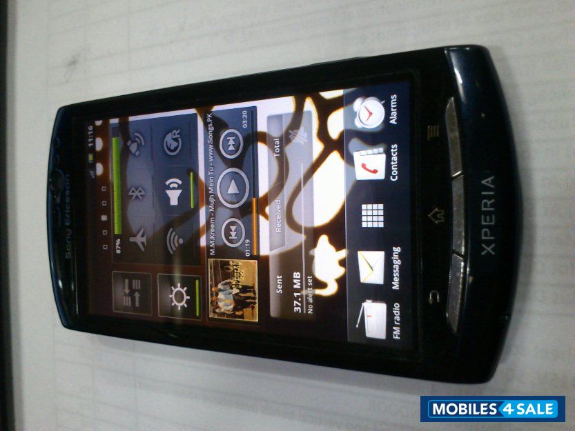 Black Sony Ericsson Xperia neo V