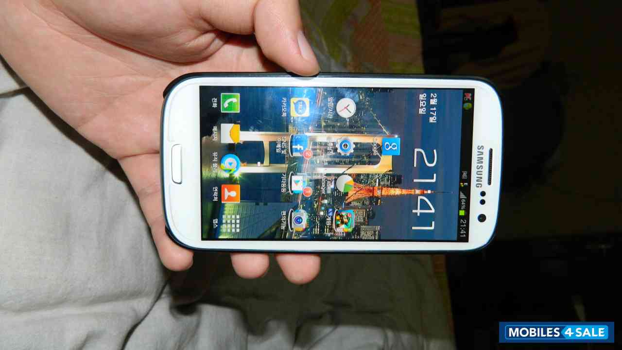 White Samsung Galaxy S3