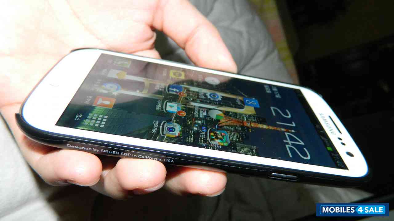 White Samsung Galaxy S3