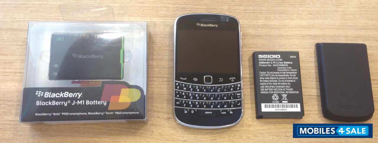 Black BlackBerry Bold 9900