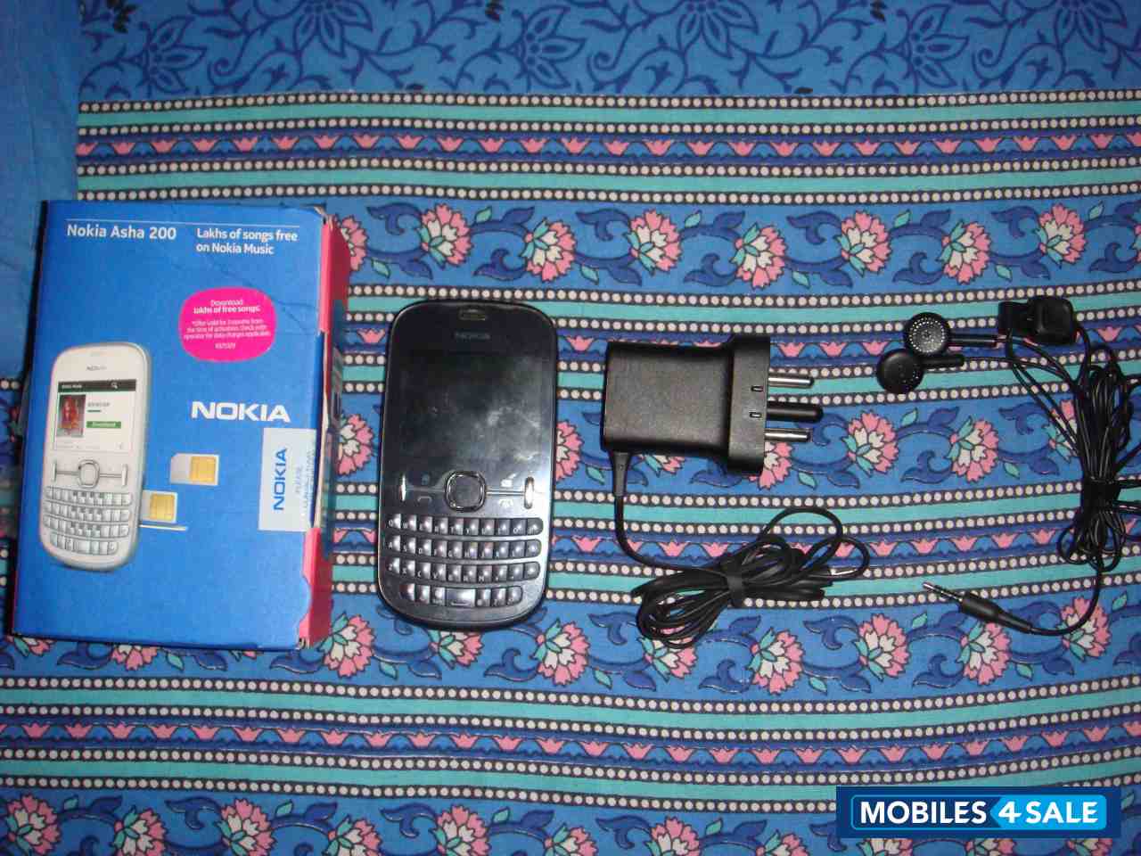 Black Nokia Asha 200