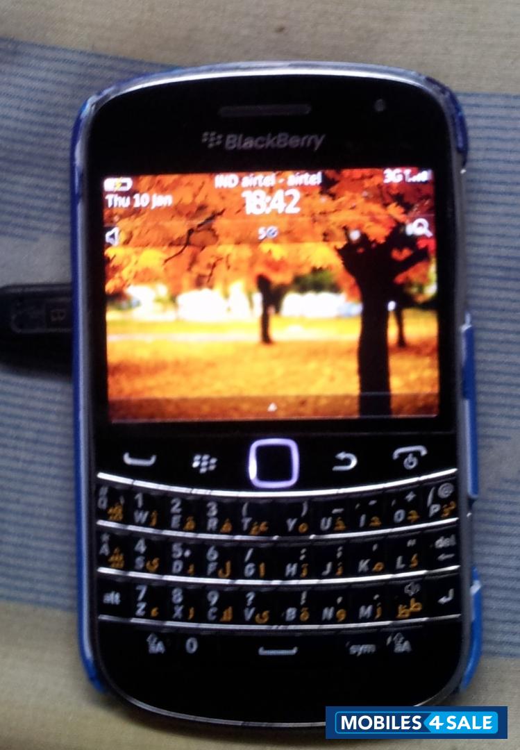 Black BlackBerry Bold 9900