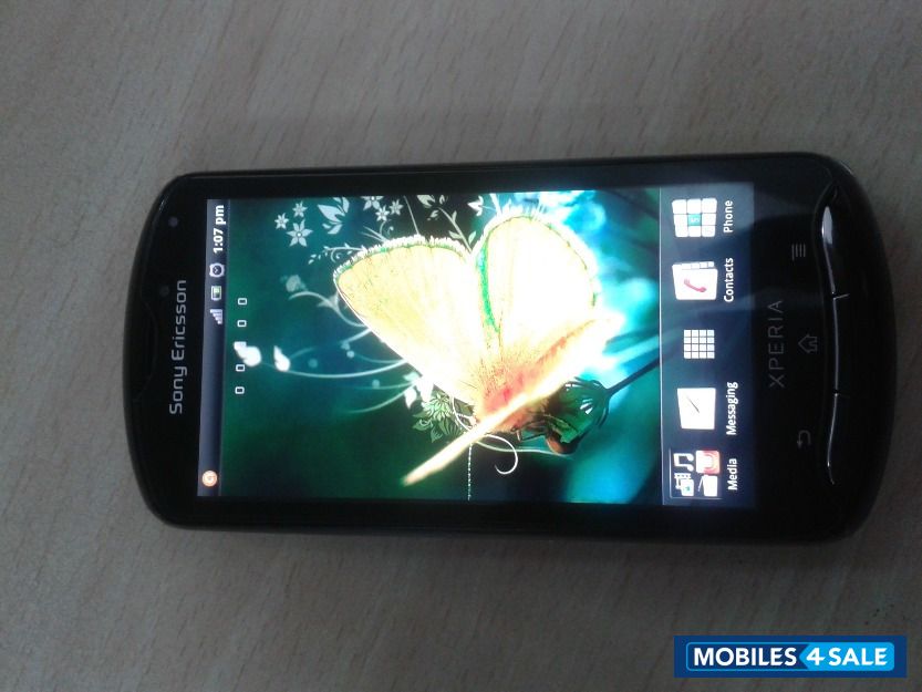 Black Sony Ericsson Xperia pro