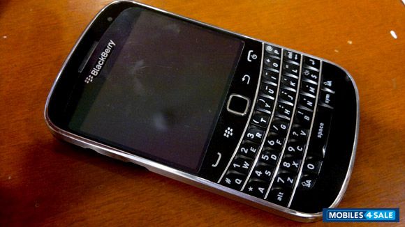 Black BlackBerry Bold 9900