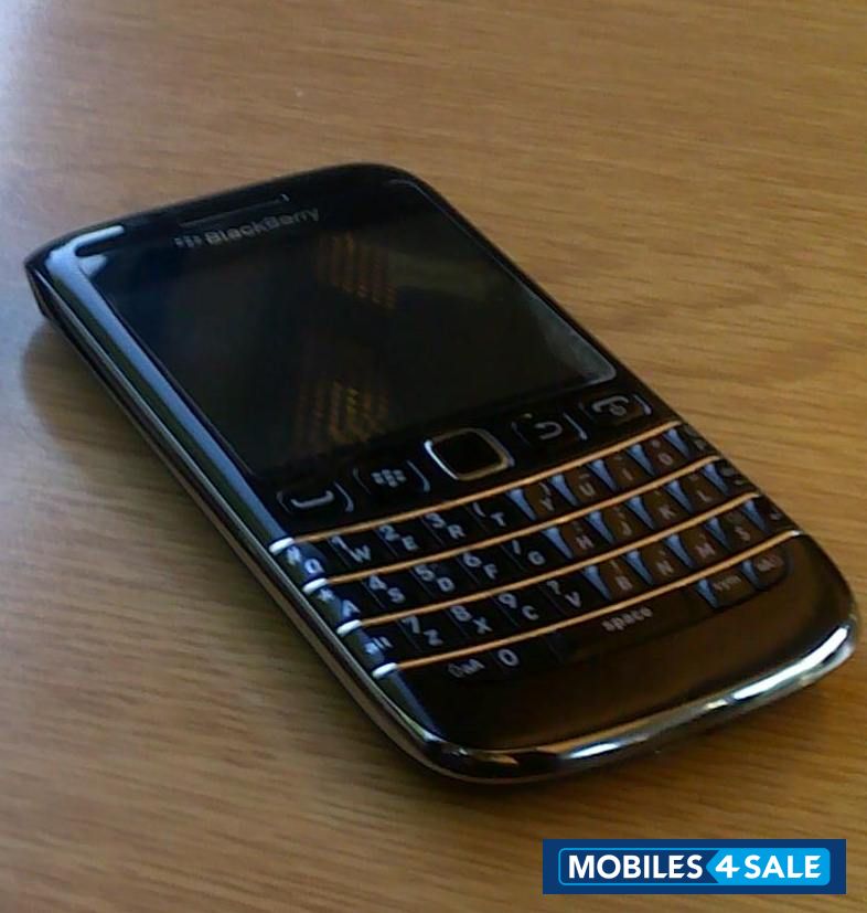 Black BlackBerry Bold 9790