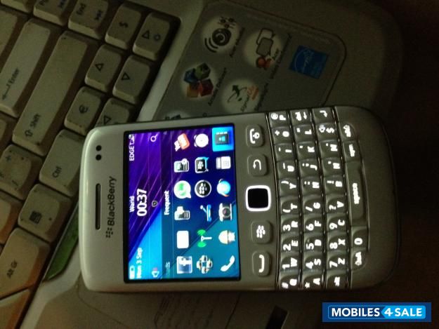 White BlackBerry Bold 9790